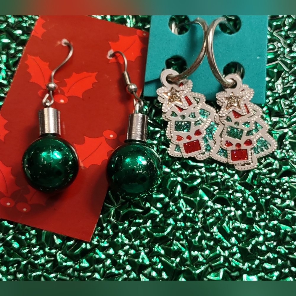 2 Pr: Christmas Tree Earrings & Baubles + Free Ring